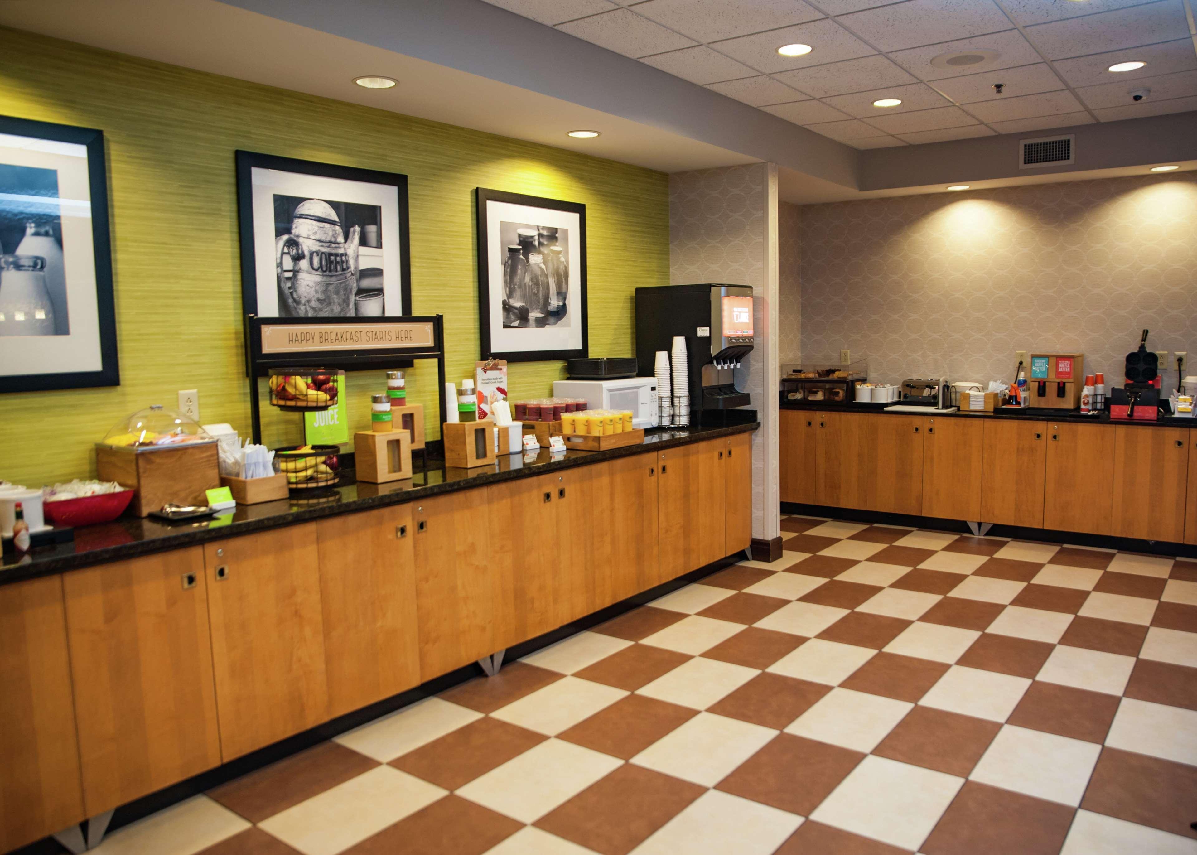 Hampton Inn Norfolk Exteriör bild