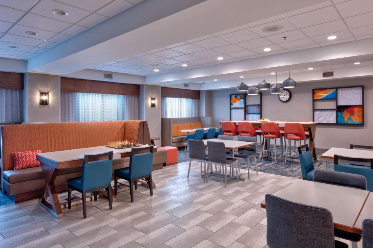 Hampton Inn Norfolk Exteriör bild