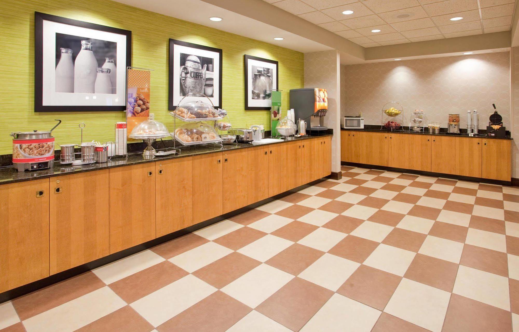 Hampton Inn Norfolk Exteriör bild