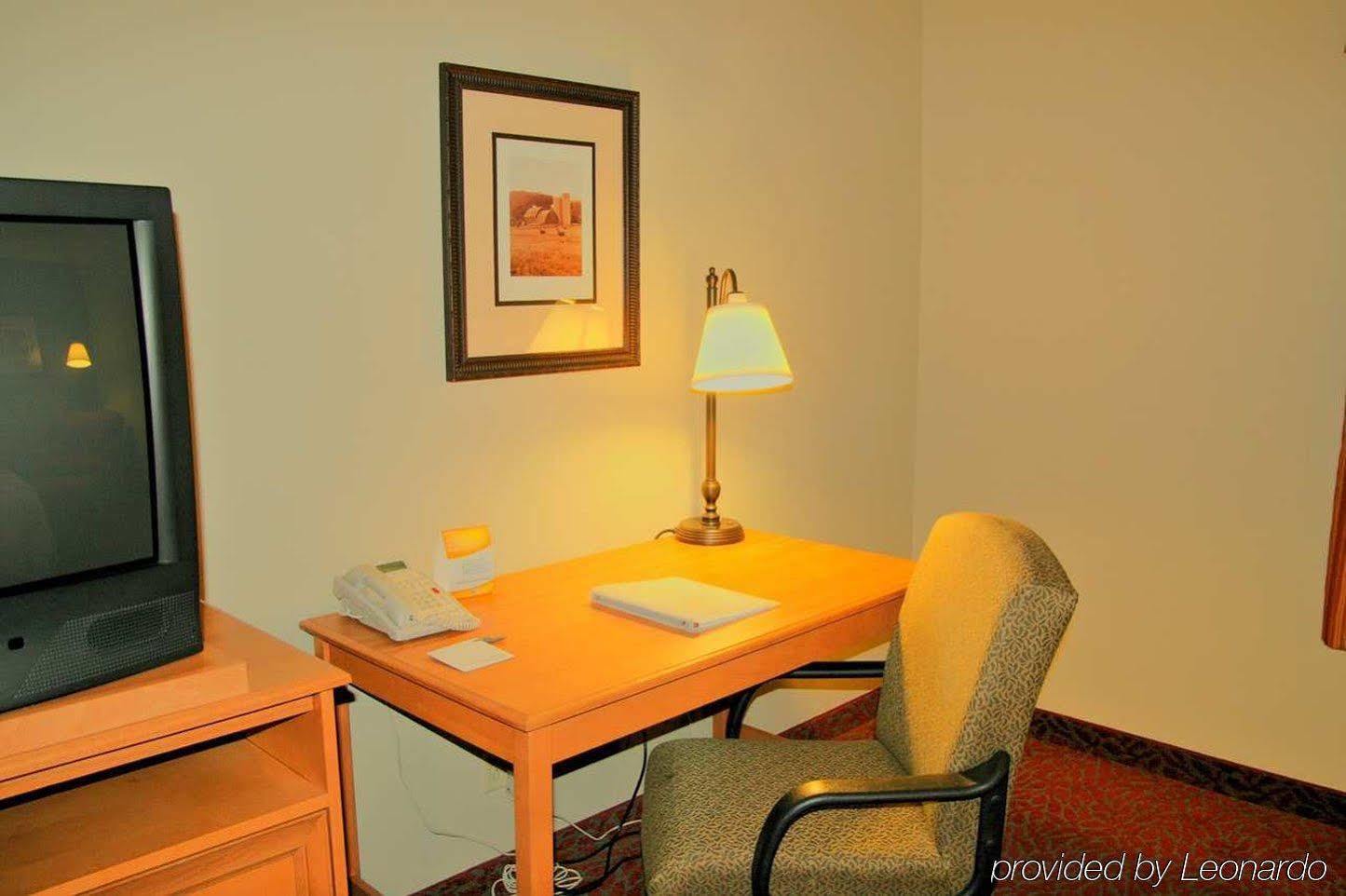 Hampton Inn Norfolk Exteriör bild